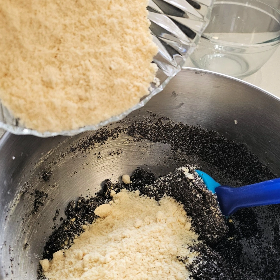 German Poppy Seed Cake Recipe: Oma&amp;#39;s Mohnkuchen