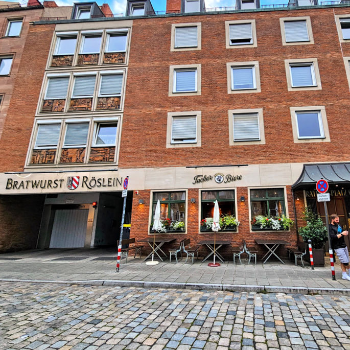 Eran at the Bratwurst Röslein in Nuremberg