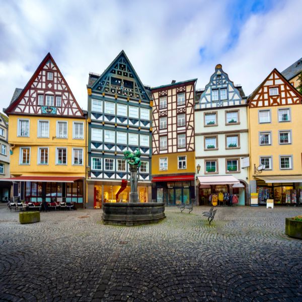 Cochem square fountain with half-timbered houses