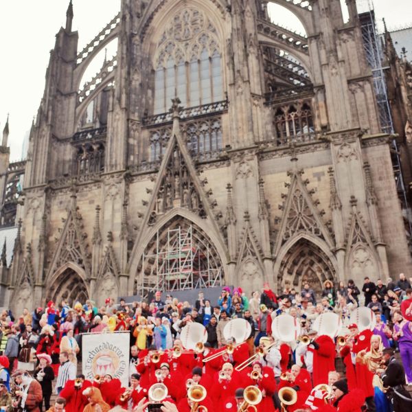 Band playing in front of the Cologne Cathedral during Carnival (Crazy Days).