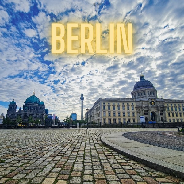 Berlin text and skyline