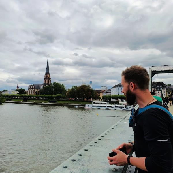 Eran on the Eiserner Steg (Iron Footbridge) with the Dreikönigskirche on the shore 