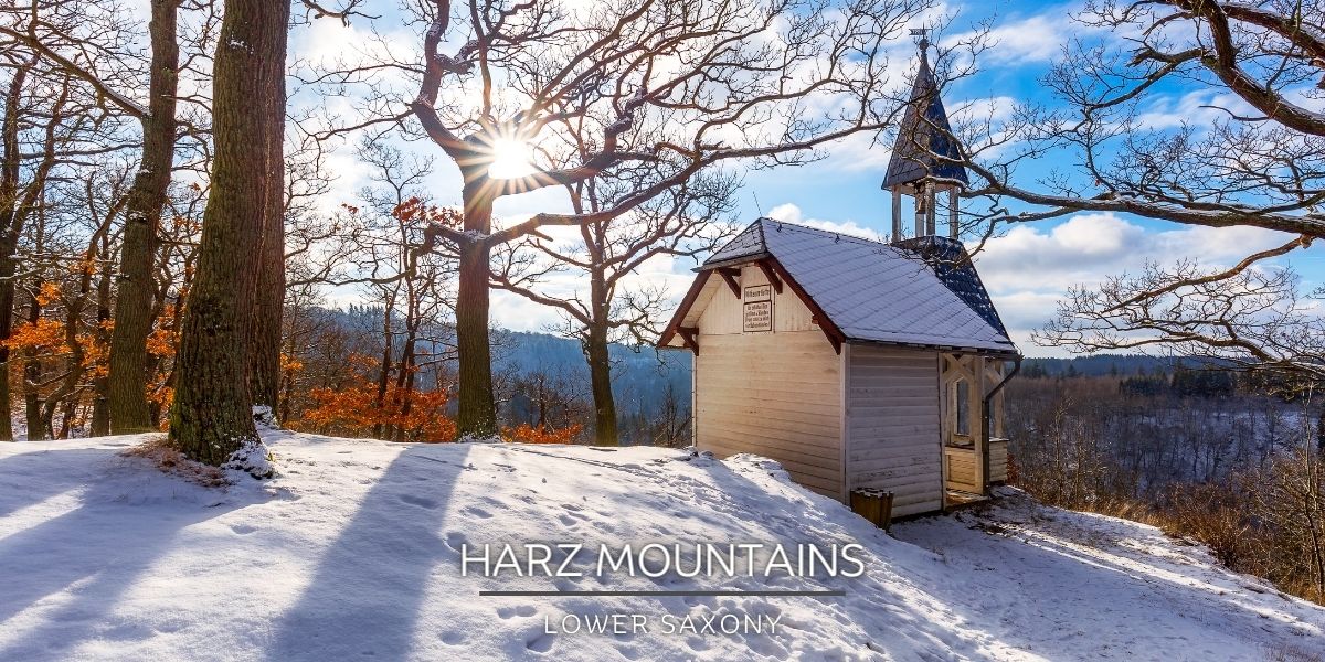 Shelter in the Harz Mountains Wooden building on snow-covered hill surrounded by trees in the Harz Mountains, Germany