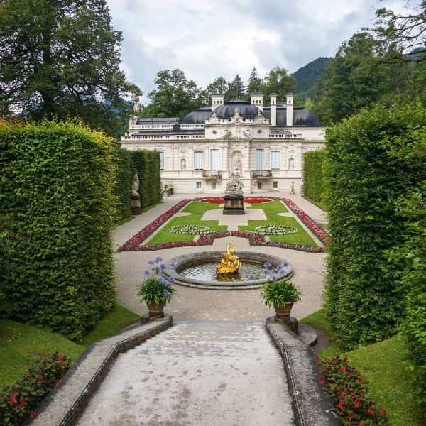 Linderhof Gardens: Difference Between Palace and Castle