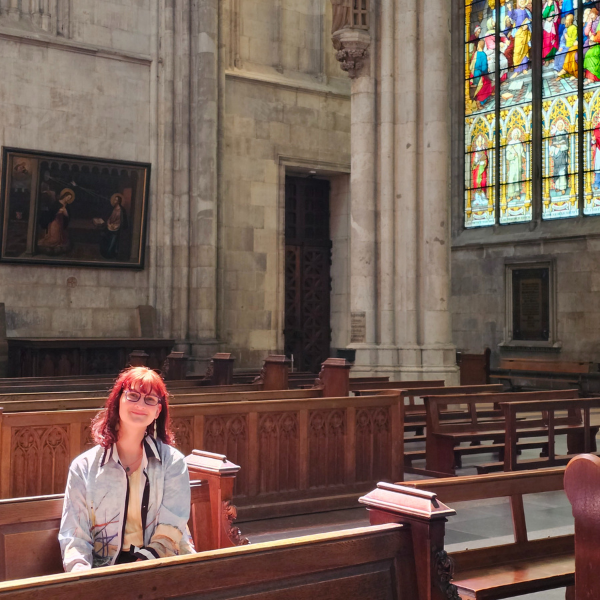 Lydia sitting in the Cologne cathedral pews