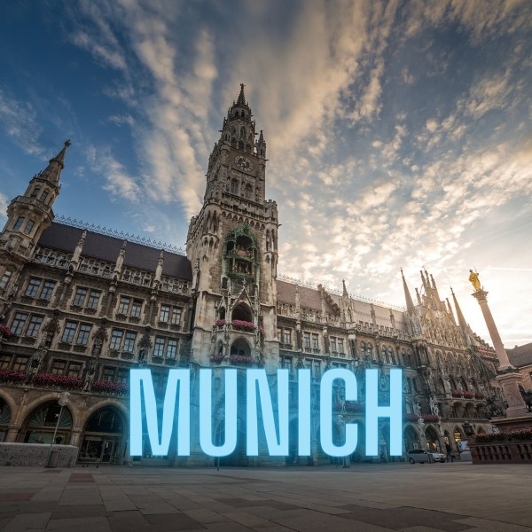 Munich text and Old Town Hall