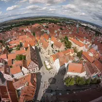 Aerial view of Nördlingen’s circular old town with red-roofed buildings surrounded by medieval city walls