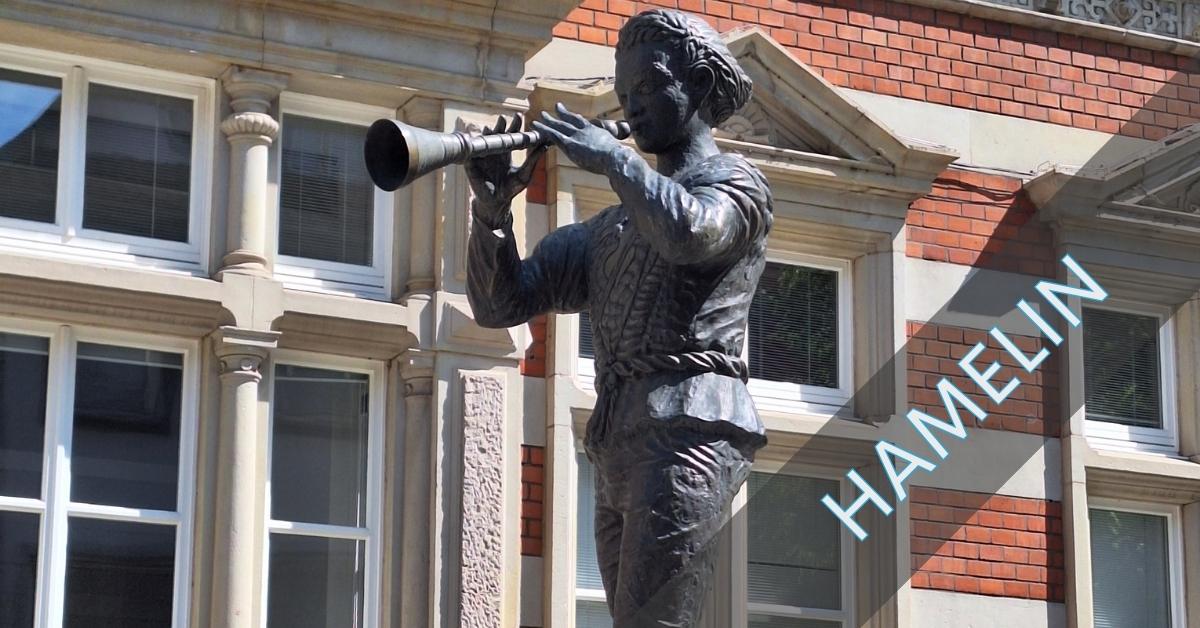 Pied Piper statue of Hamelin