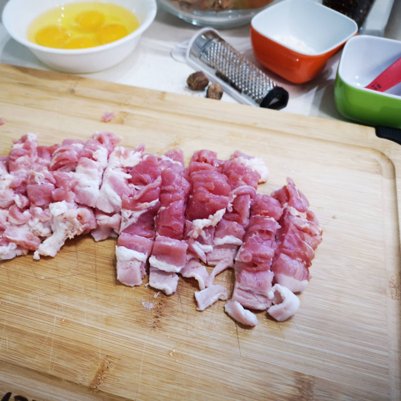 dicing bacon for Zwiebelkuchen