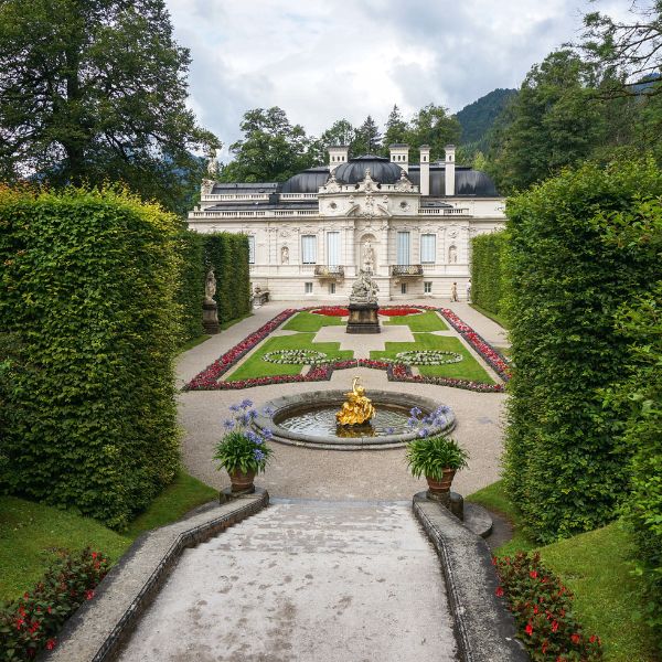 Linderhof Gardens: Difference Between Palace and Castle